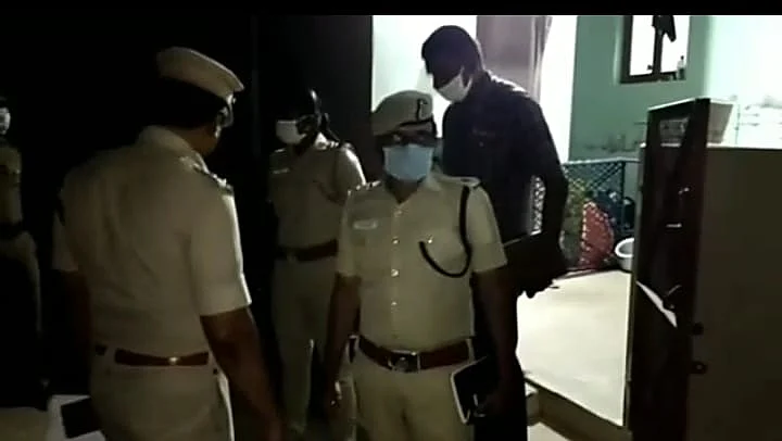 கொலை நடந்த இடத்தில் எஸ்.பி பாண்டியராஜன்