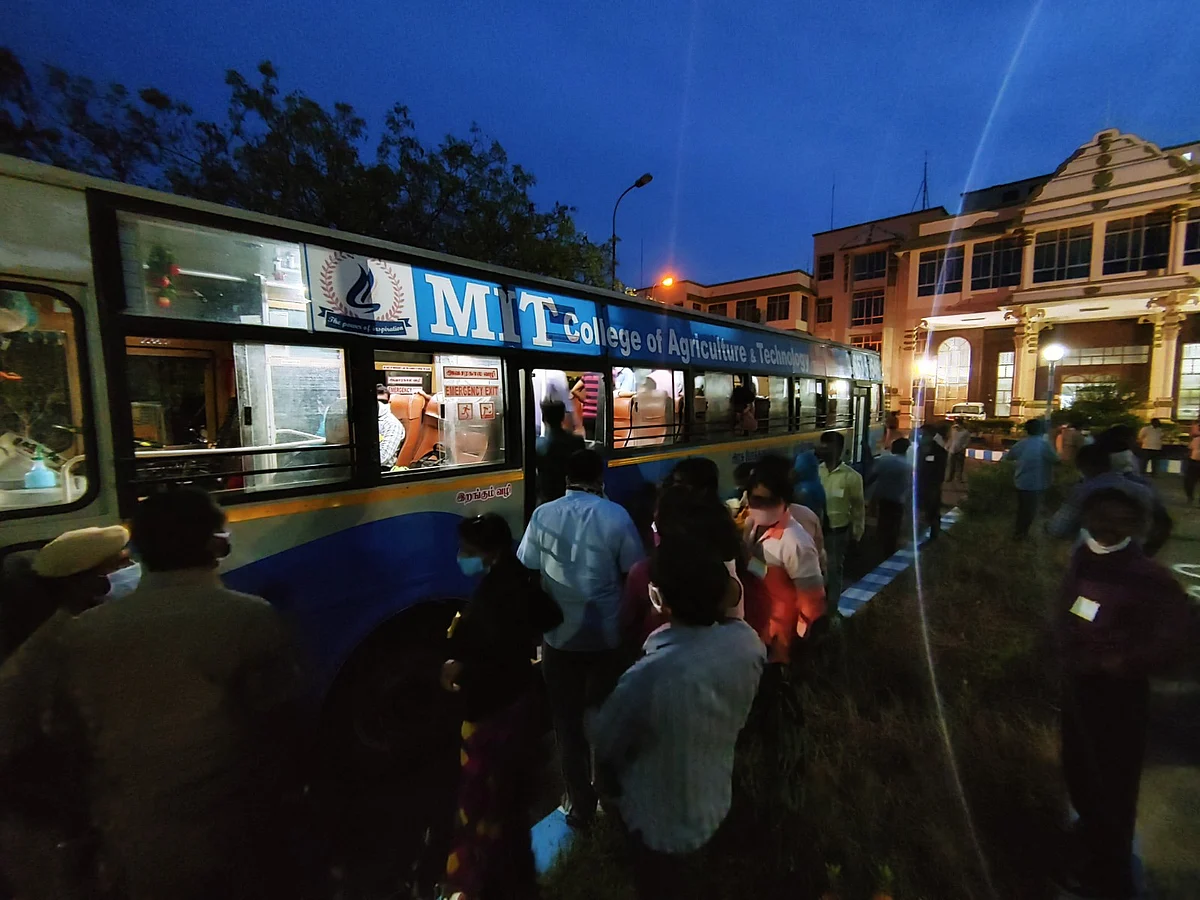 உ.பிக்கு செல்லும் தொழிலாளர்கள்