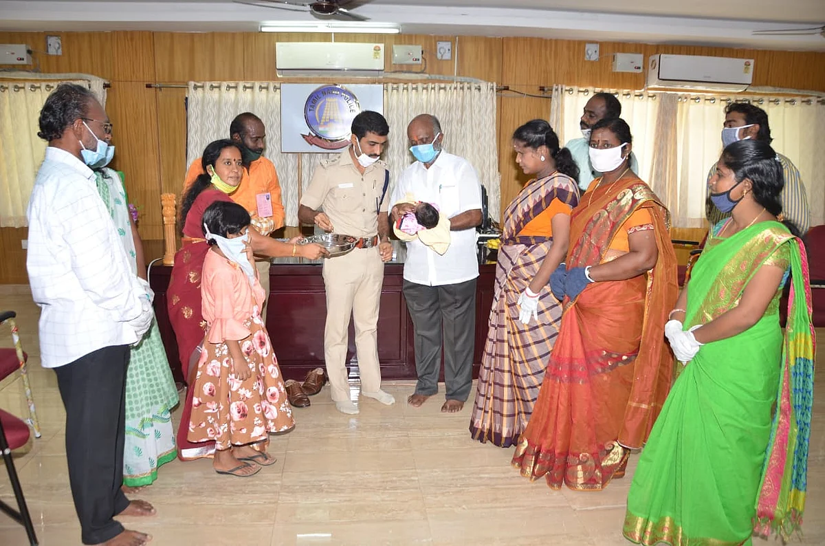 குழந்தைக்குப் பெயர் சூட்டுவிழா
