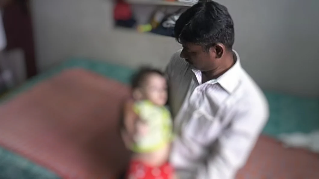 குழந்தையோடு ராஜ்குமார்