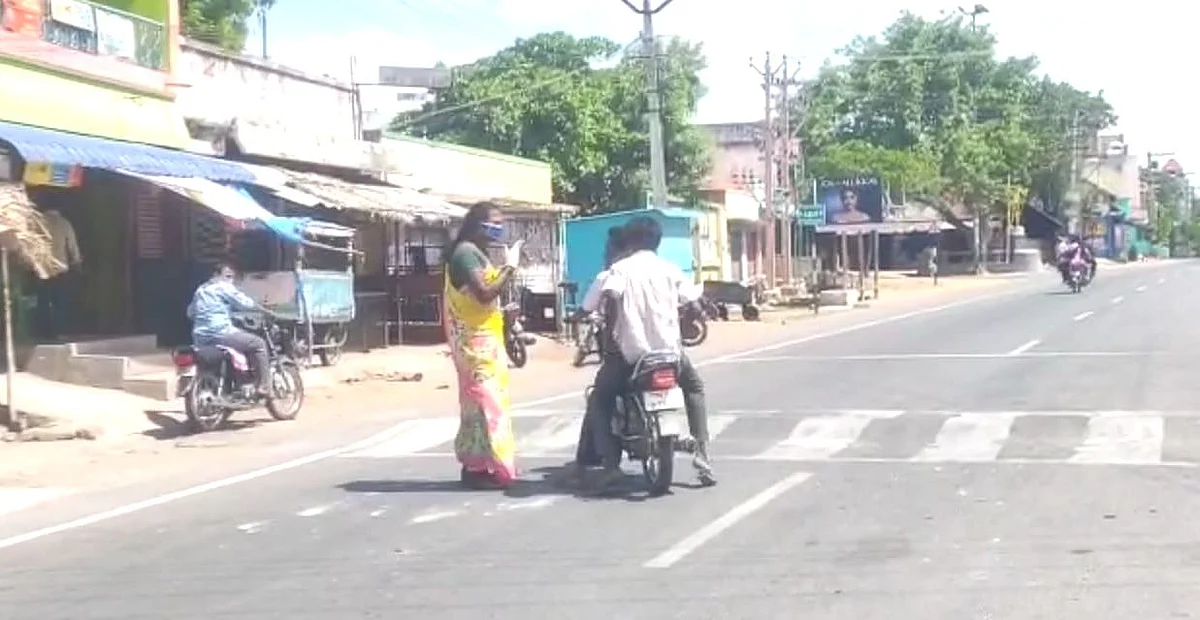 கொரோனா களப்பணியில் திருநங்கை