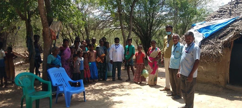 குடும்பத்தினருடன் சித்ரா