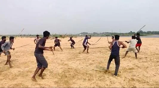 சிலம்பாட்டம்
