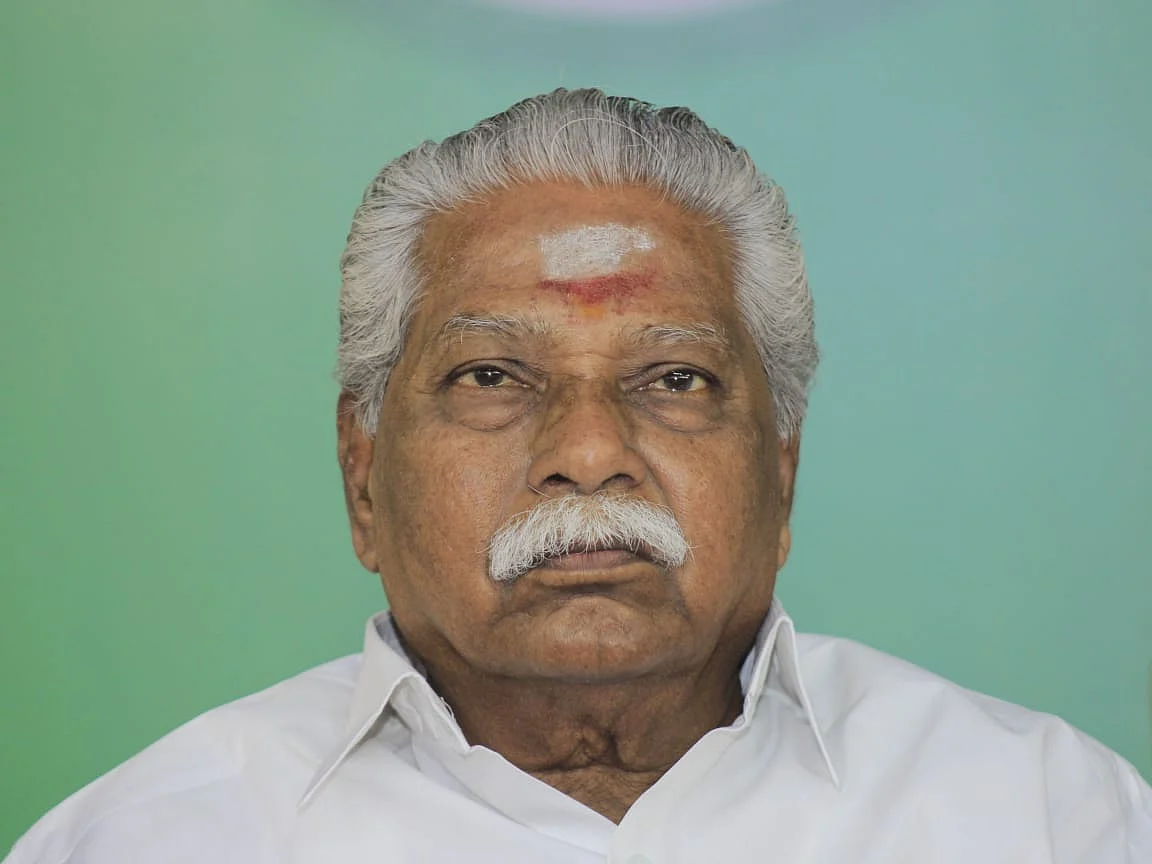 அமைச்சரின் மனைவிக்காகத் திறக்கப்பட்ட கோயில்! -அ.தி.மு.க நிர்வாகியின் அதிர்ச்சிப் புகார்