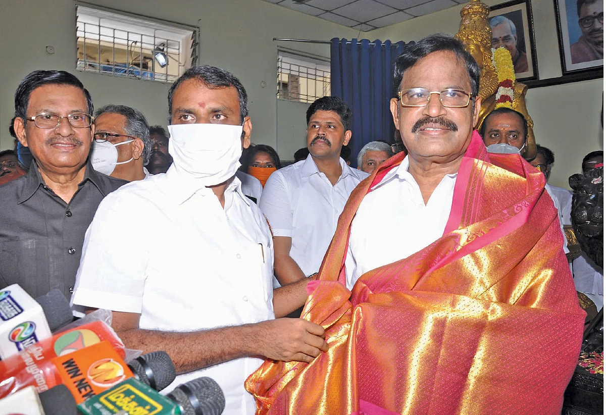 முருகனுக்கு ஸ்பெஷல் அசைன்மென்ட்!