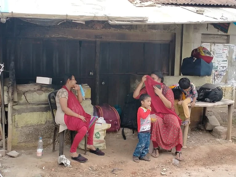 `எல்லையில் தமிழர்களைத் தவிக்க விடுகிறார்கள்' -கேரள அரசின் செயலால் கொதித்த விஜயதரணி எம்.எல்.ஏ