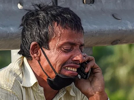 இந்தியாவை உலுக்கியப் புகைப்படமும் சர்வதேசப் புலம்பெயர் தொழிலாளர்கள் நிலையும்!