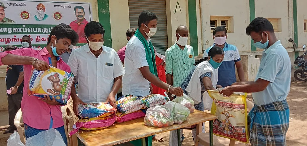 உதவிகள் வழங்கும் நாம் தமிழர் கட்சியினர்
