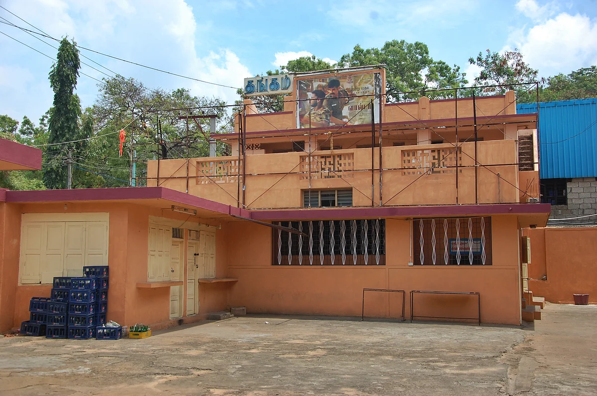 ஊரடங்கினால் மூடப்பட்டிருக்கும் திரையரங்கு