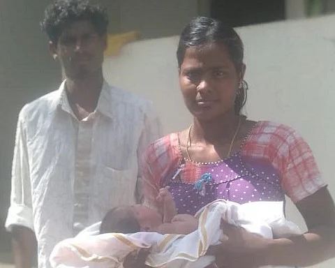குழந்தையுடன் நாமக்கல் பெண் கவிதா