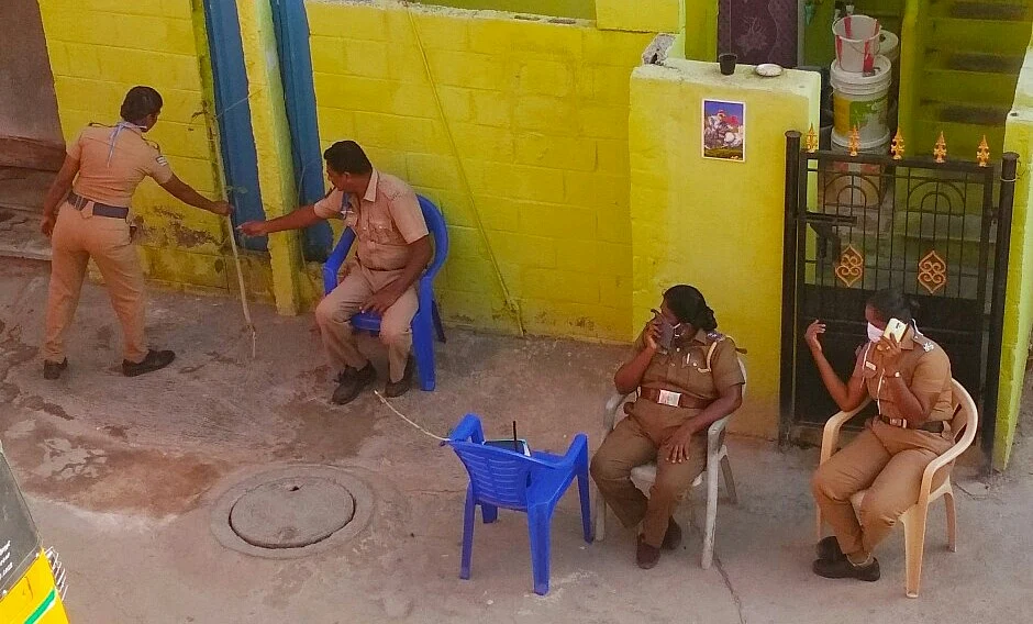 நந்தினி வீட்டு முன் போலிஸ்