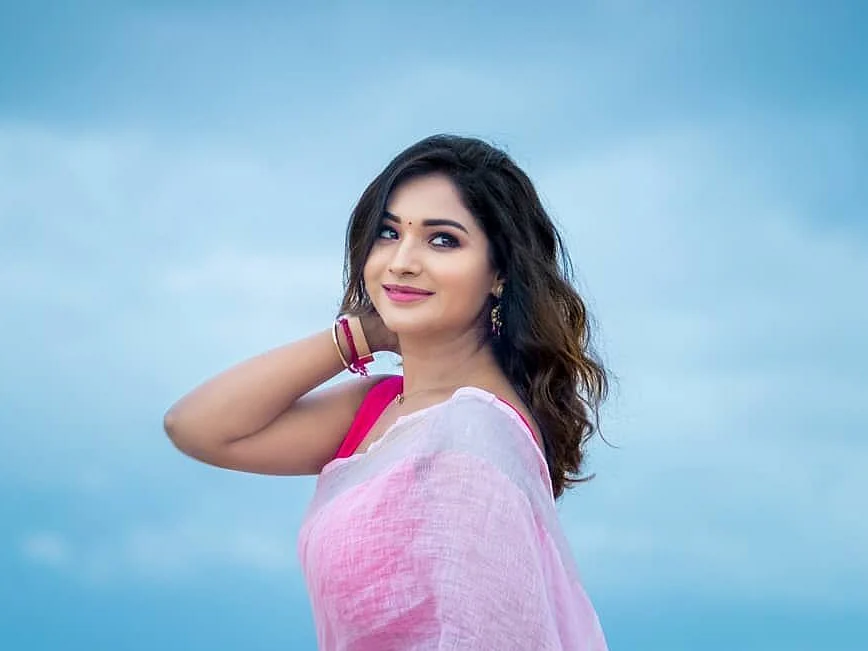 ``சினிமா மூலமா கிடைக்கிற புகழையும் பணத்தையும் நினைச்சா பயமா இருக்கு!''- சீரியல் சரண்யா
