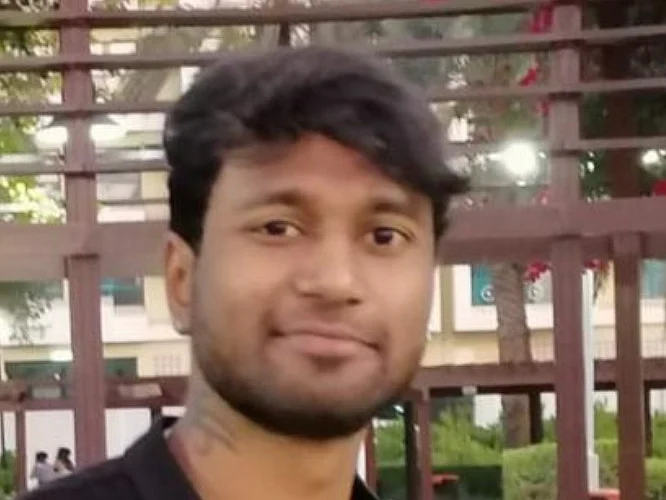 `வேதனையான நாள்களைக் கடந்து வந்திருக்கிறேன்!' -துபாயில் தவித்த தேனி இளைஞர் ஊர் திரும்புகிறார்