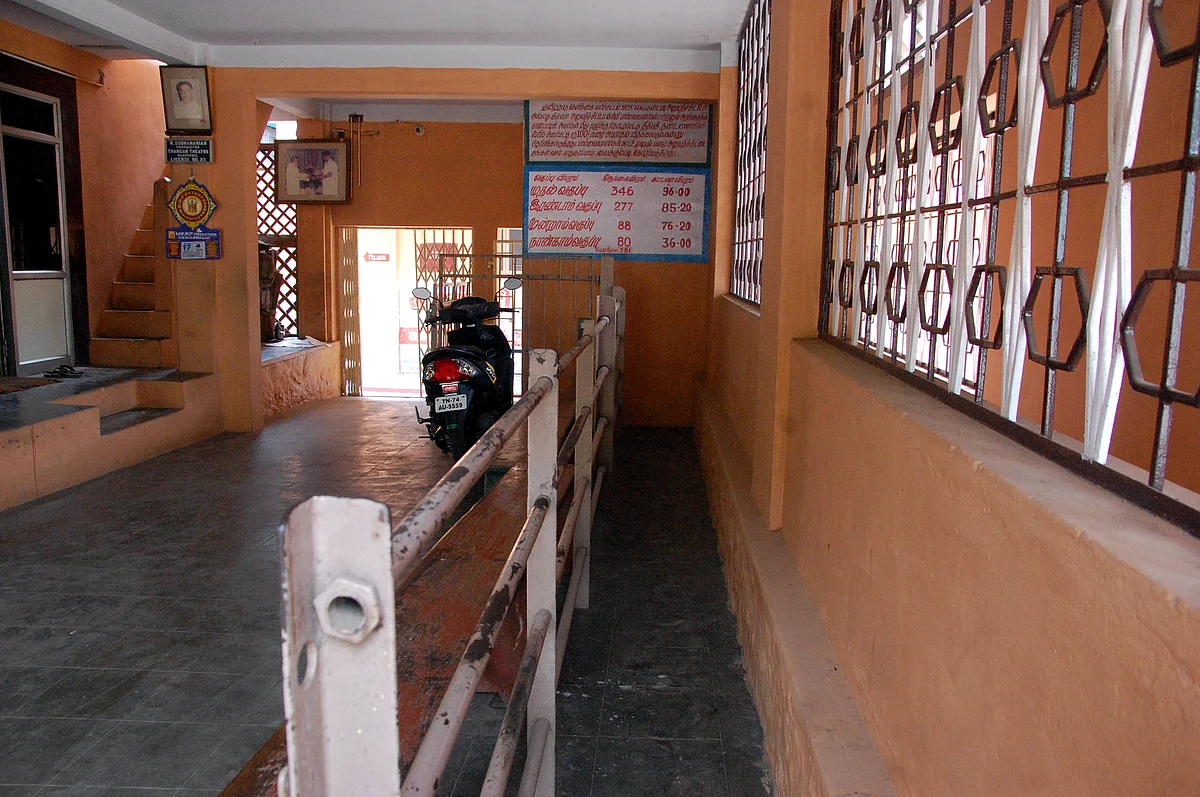 ஊரடங்கினால் மூடப்பட்டிருக்கும் திரையரங்கு