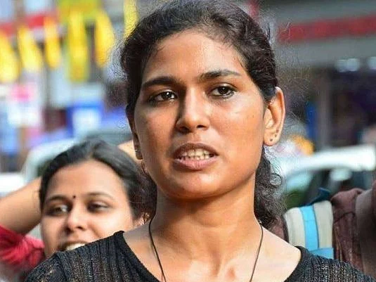 `மத உணர்வைப் புண்படுத்திவிட்டார்!’ - பிஎஸ்என்எல் பணியிலிருந்து நீக்கப்பட்ட ரெஹானா ஃபாத்திமா