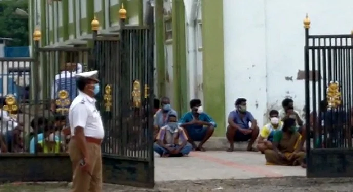 தனிமைப்படுத்தல் முகாம்