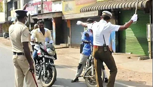 ஊரடங்கு பணியில் போலீஸார்