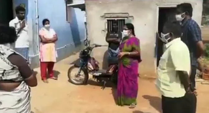 விசாரணை நடத்தும் தாசில்தார்