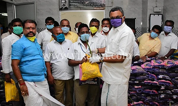 நலத்திட்ட உதவி வழங்கிய கார்த்தி சிதம்பரம்