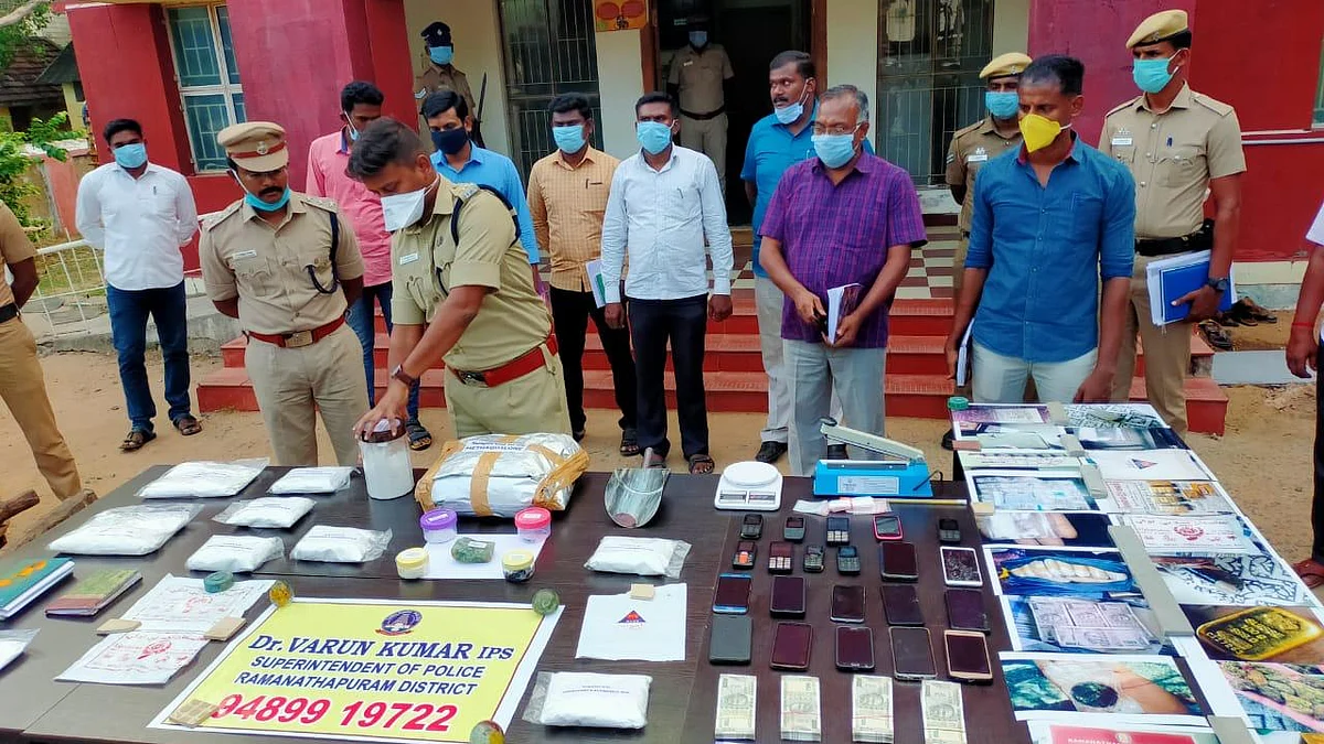 போதை பொருட்களை பார்வையிட்ட எஸ்.பி