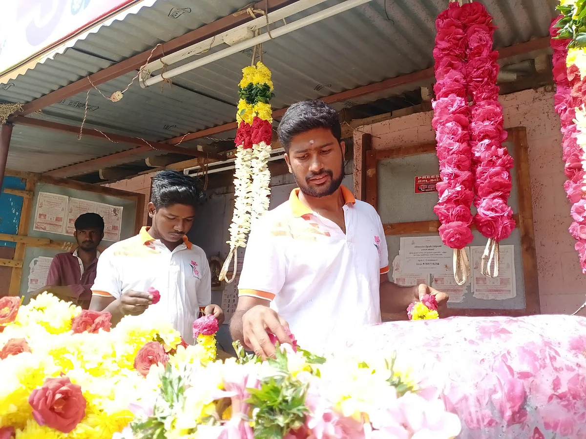 பூ கட்டும் கார்த்திக்