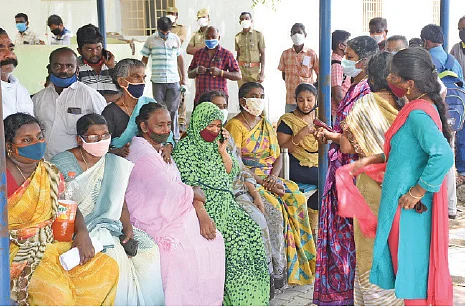 எதிர்த்துப் பேசினால்
அடித்துக் கொல்வோம்!