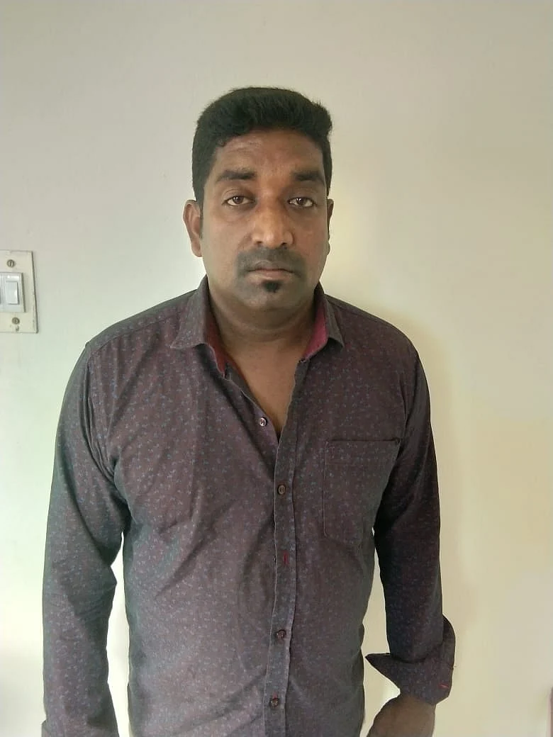 கார் டிரைவர் விக்டர் என்கிற நரேஷ்