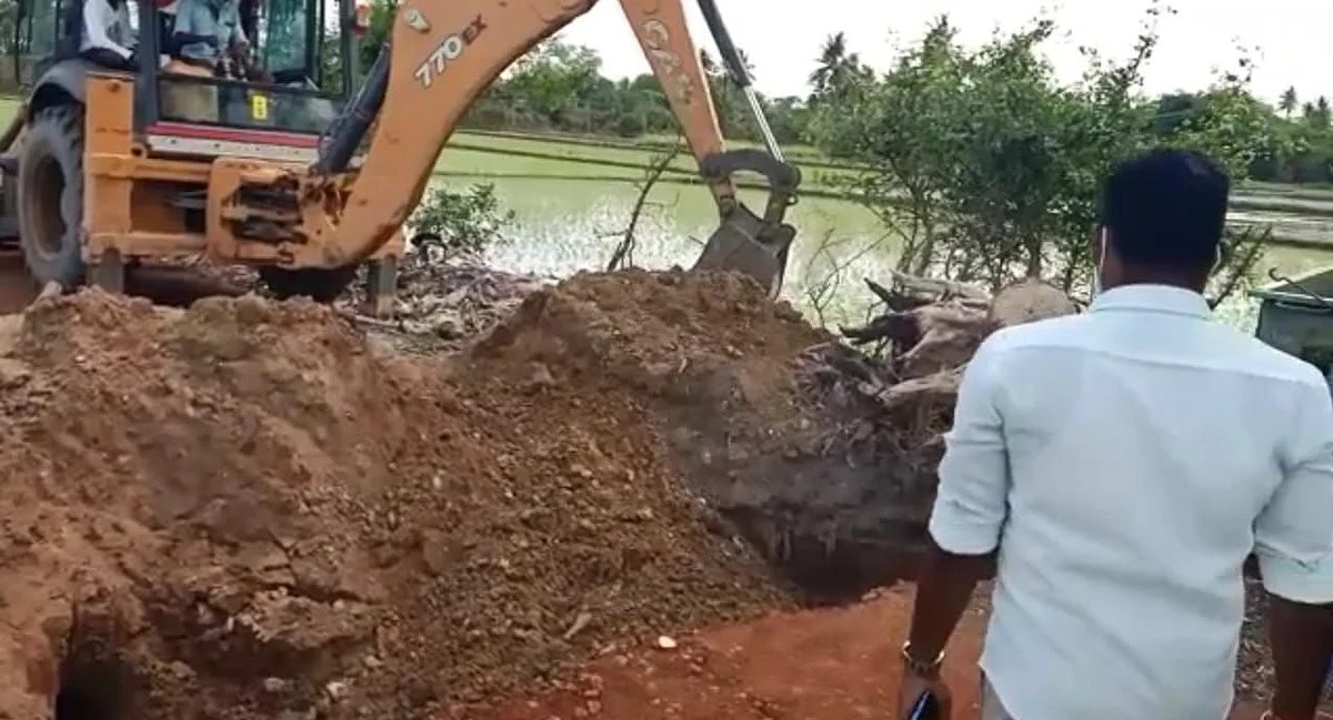 மூடப்பட்ட பள்ளம்