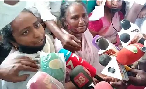 பென்னிக்ஸின் தாய் மற்றும் சகோதரி