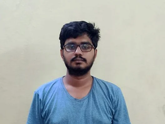 `திருப்பதி இ-பாஸுக்கு ரூ.2,500; சிக்கிய இளைஞர்கள்!' - திருவள்ளூர் கலெக்டர் அலுவலகத்தில் அதிர்ச்சி