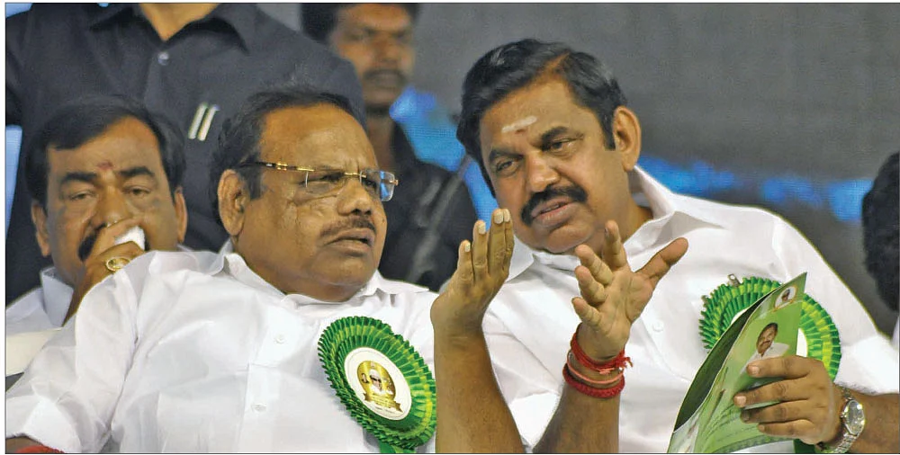 11 எம்.எல்.ஏ-க்கள் வழக்கு...
‘‘சபாநாயகரை நிர்பந்திக்க சட்டத்தில் இடமில்லை!’’ - அ.தி.மு.க;