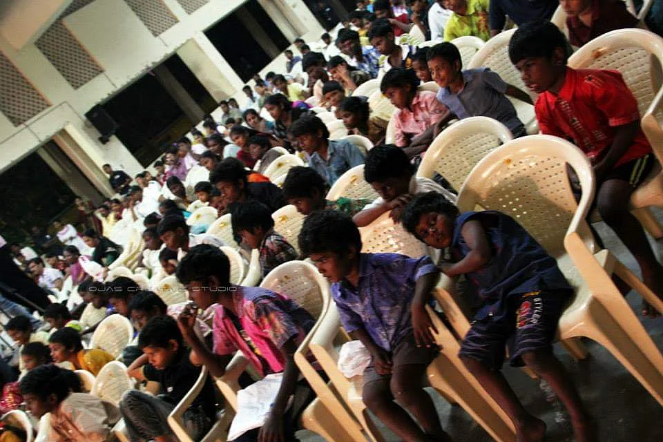 ஆதரவற்ற குழந்தைகள்
