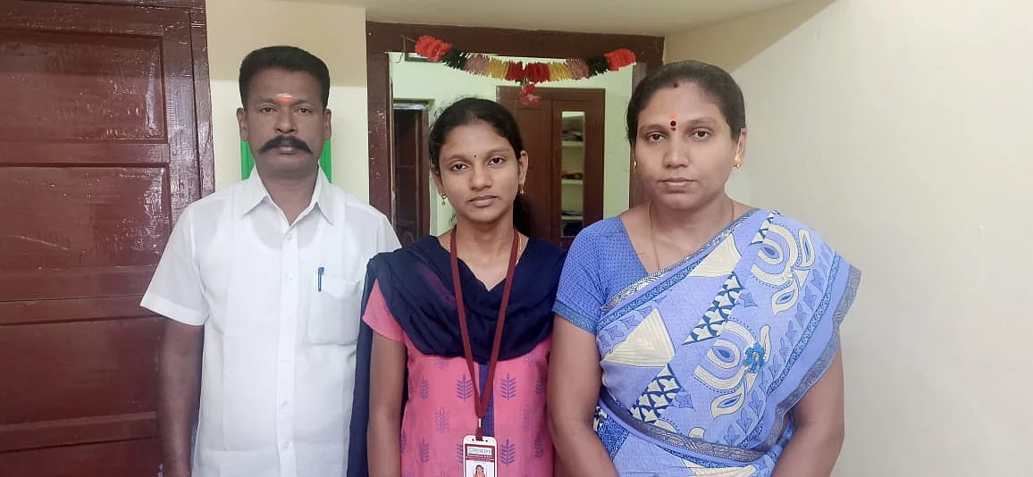 பெற்றோருடன் நேத்ரா