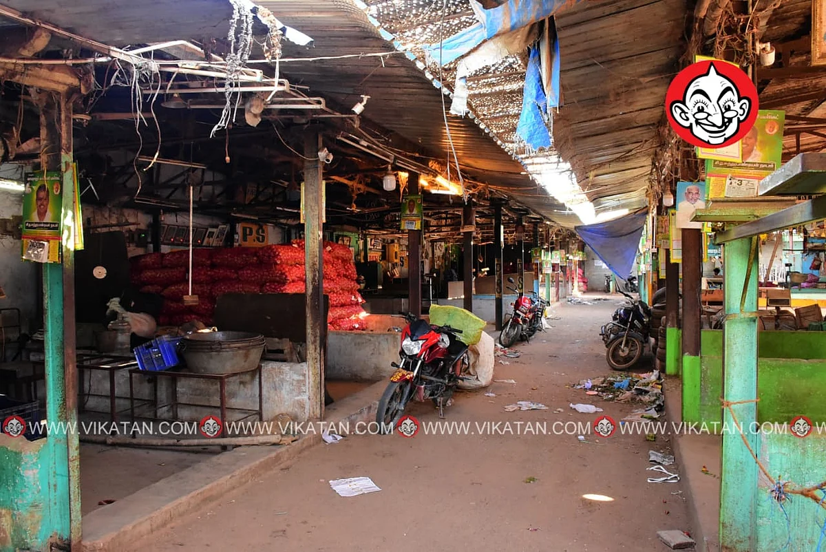 மார்க்கெட்டில் உள்ள கடைகள்