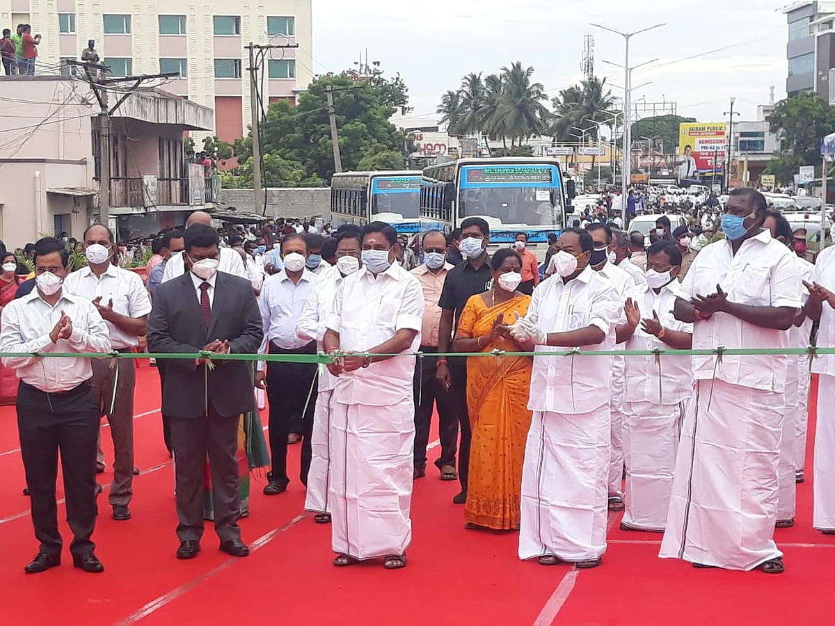 ரிப்பன் வெட்டும் முதல்வர