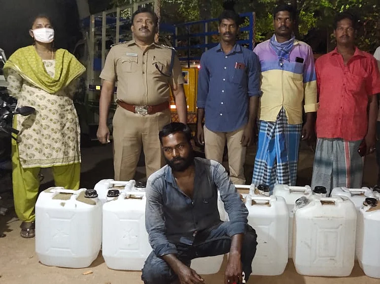 `பாண்டிச்சேரியிலும் மது விலை ஏறிப் போச்சு!' - போலீஸை மிரளவைத்த `குதிரைவண்டி' குமார்