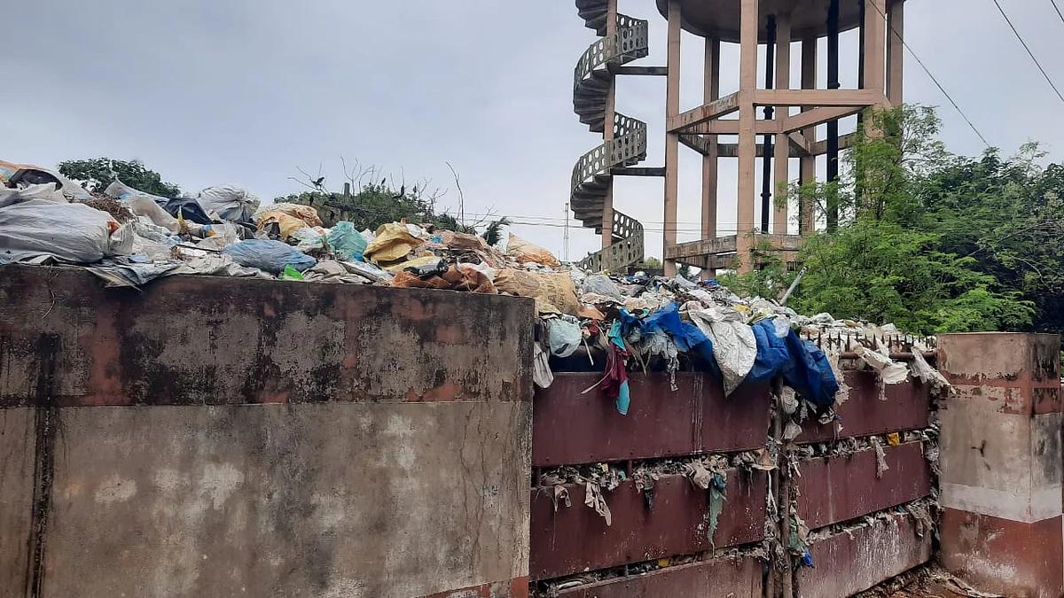 களியக்காவிளை அருகே உள்ள மீனச்சல் குப்பைக் கிடங்கு