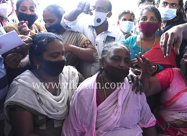சோகத்தில் குடும்பத்தினர்