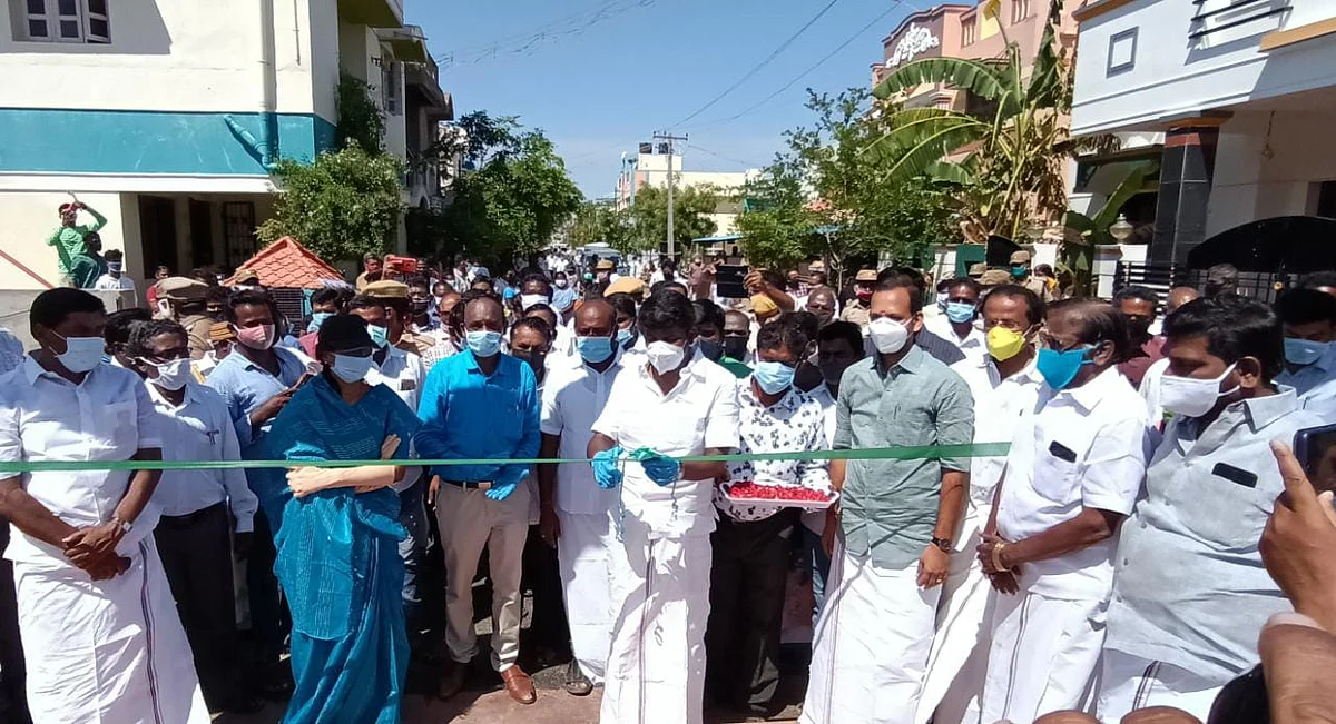 `சொன்னாலும் கேட்பதில்லை, சுற்றிச்சுற்றி வருகிறார்கள்!' -விதிகளை மீறுகிறாரா அமைச்சர் விஜயபாஸ்கர்?