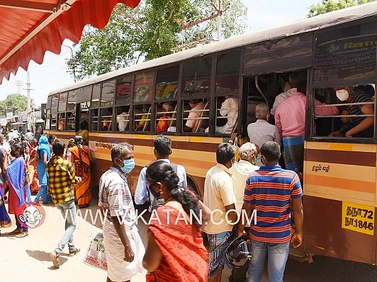`பஸ் டிக்கெட்டுடன் கொரோனா தொற்று இலவசம்?' - அதிர்ச்சியூட்டும் நெல்லைப் பேருந்துக் காட்சிகள்