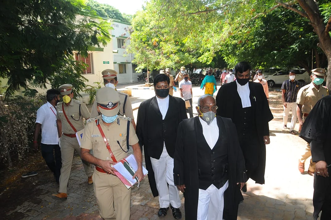 நீதிபதிகள்