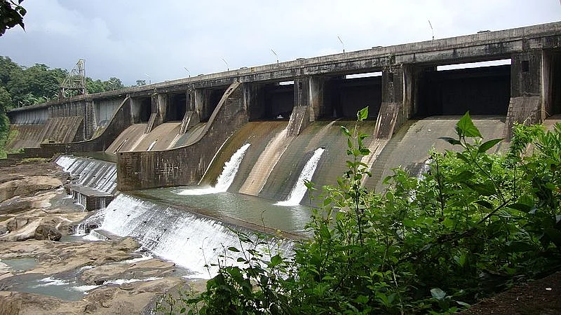 பொரிங்கல்குத்து அணை