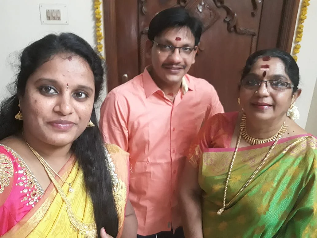 மகன் மருமகளுடன் உஷாராணி