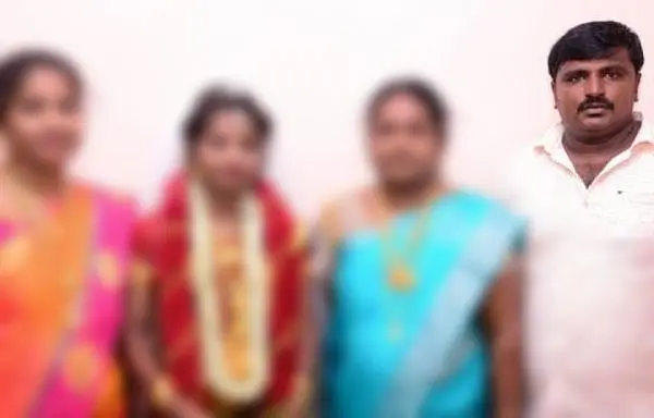 சகோதரிகளுடன் பென்னிக்ஸ்