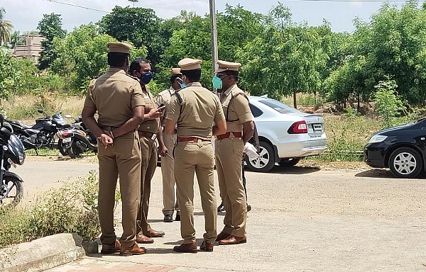 உடற்கூறு ஆய்வு நடந்தபோது பாதுகாப்பு பணி