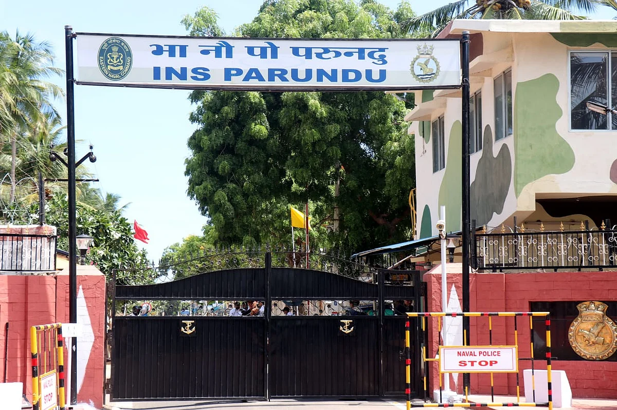இந்தியக் கடற்படை விமானத் தளம்