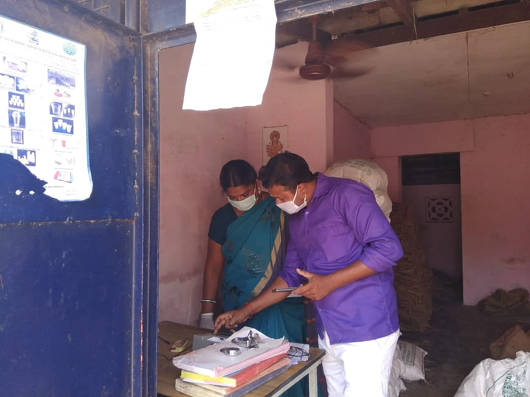 ஆய்வில் அதிகாரிகள்