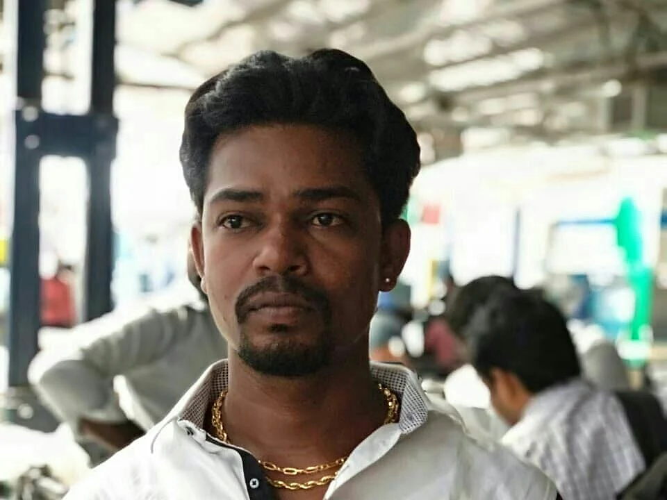 எட்டி உதைக்கப்பட்ட பைக்; கெத்துகாட்டிய லோடுமேன்! -சமாதானத்துக்குச் சென்ற இடத்தில் நேர்ந்த கொடூரம்