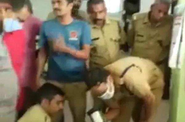பைப்பில் இருந்து பாம்பை மீட்கும் முயற்சியில் ஈடுபட்ட வனத்துறை