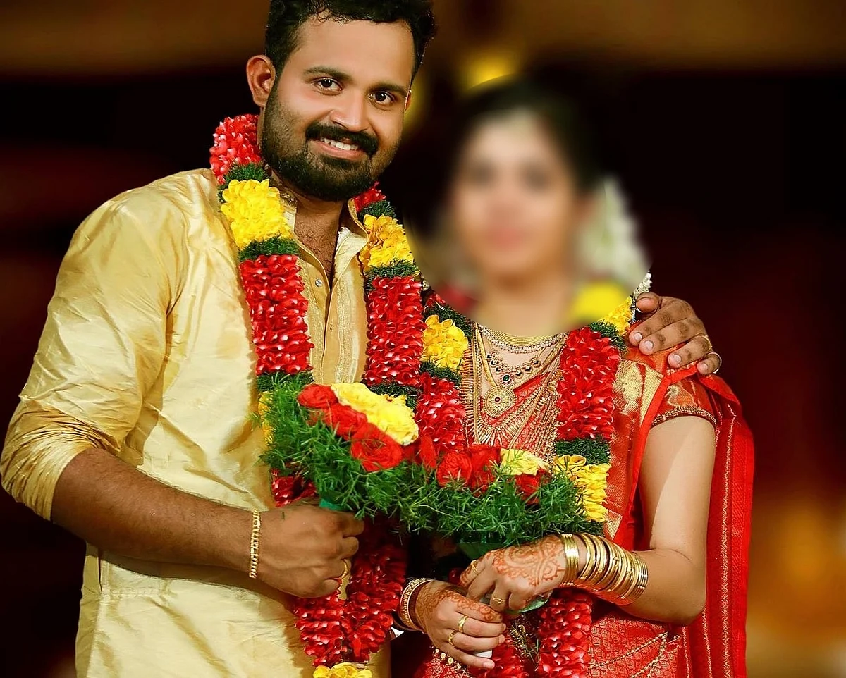 மனைவியுடன் நிதின்